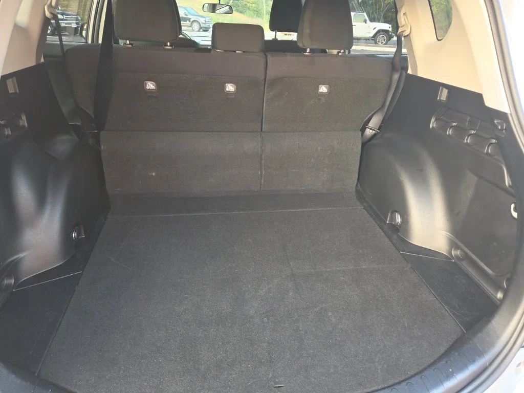 Used 2016 Silver Toyota LE image 16