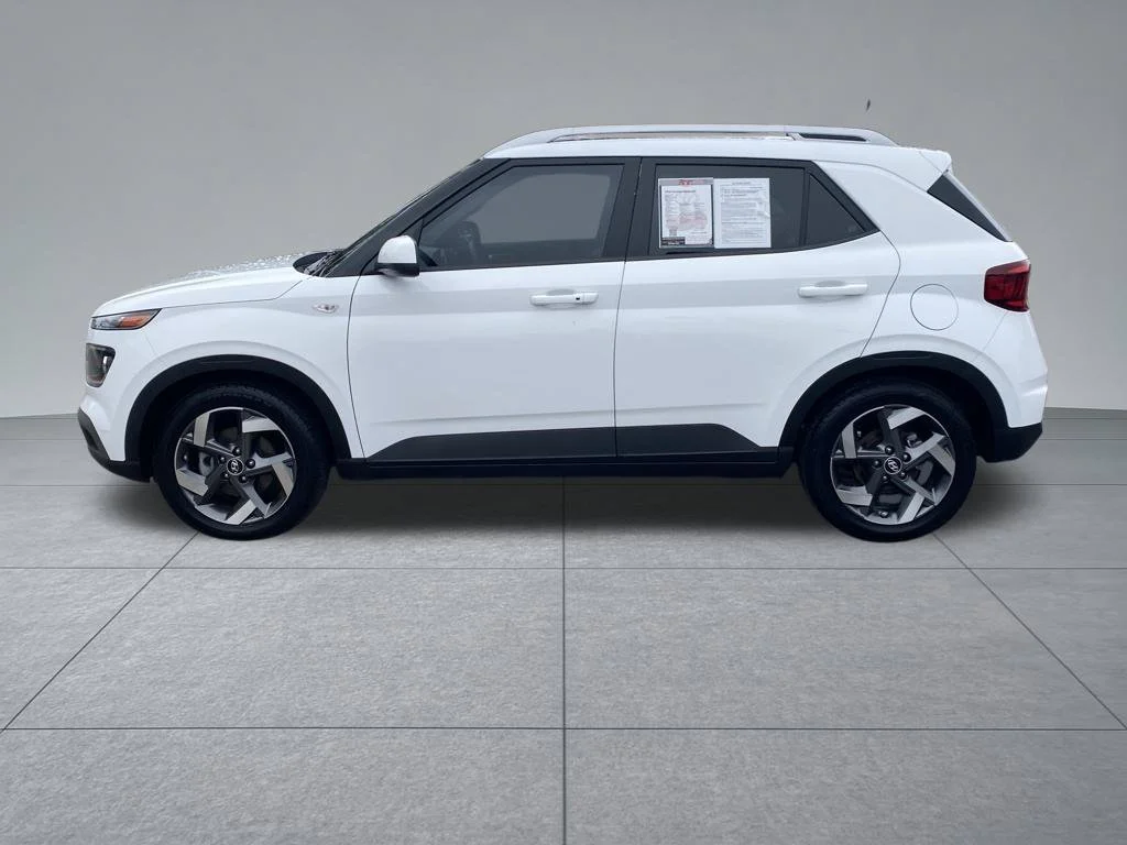 Used 2025 White Hyundai SEL image 3