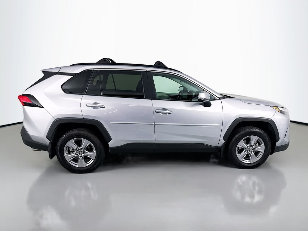 Used 2022 Silver Toyota XLE image 8
