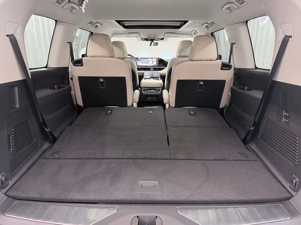 New 2026 RADIANT WHITE INFINITI Pure 2WD image 36