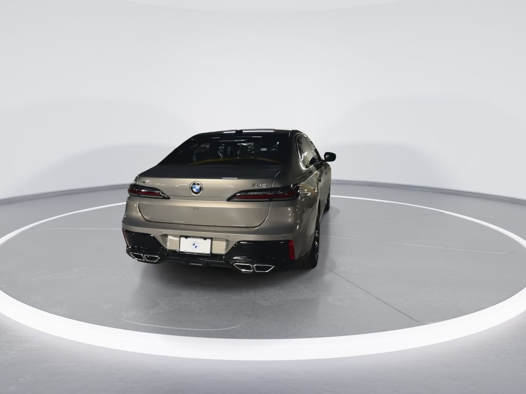2026 BMW 7 Series 760i - Photo 7
