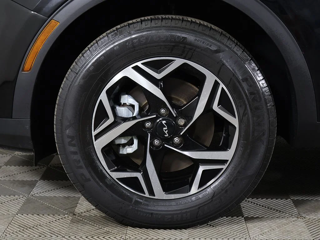 Used 2024 Black Kia LX image 19