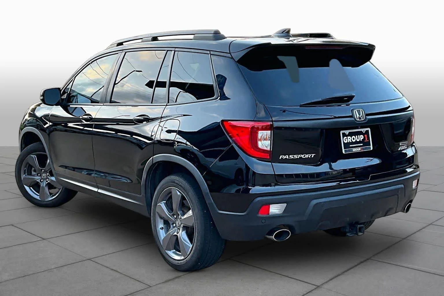 Used 2021 Crystal Black Pearl Honda Touring image 12