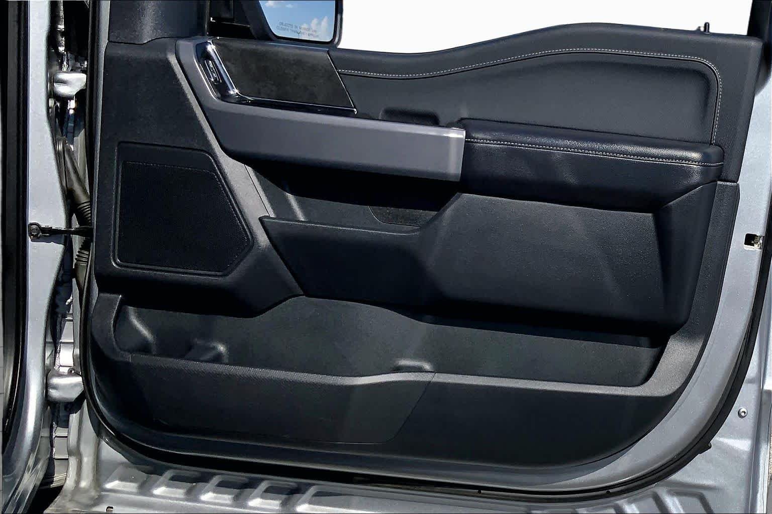 Used 2025 Iconic Silver Ford XLT image 22