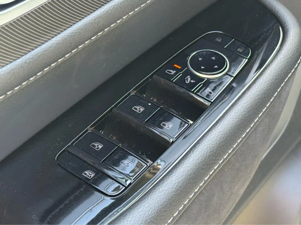 New 2026 RADIANT WHITE INFINITI Luxe 2WD image 17