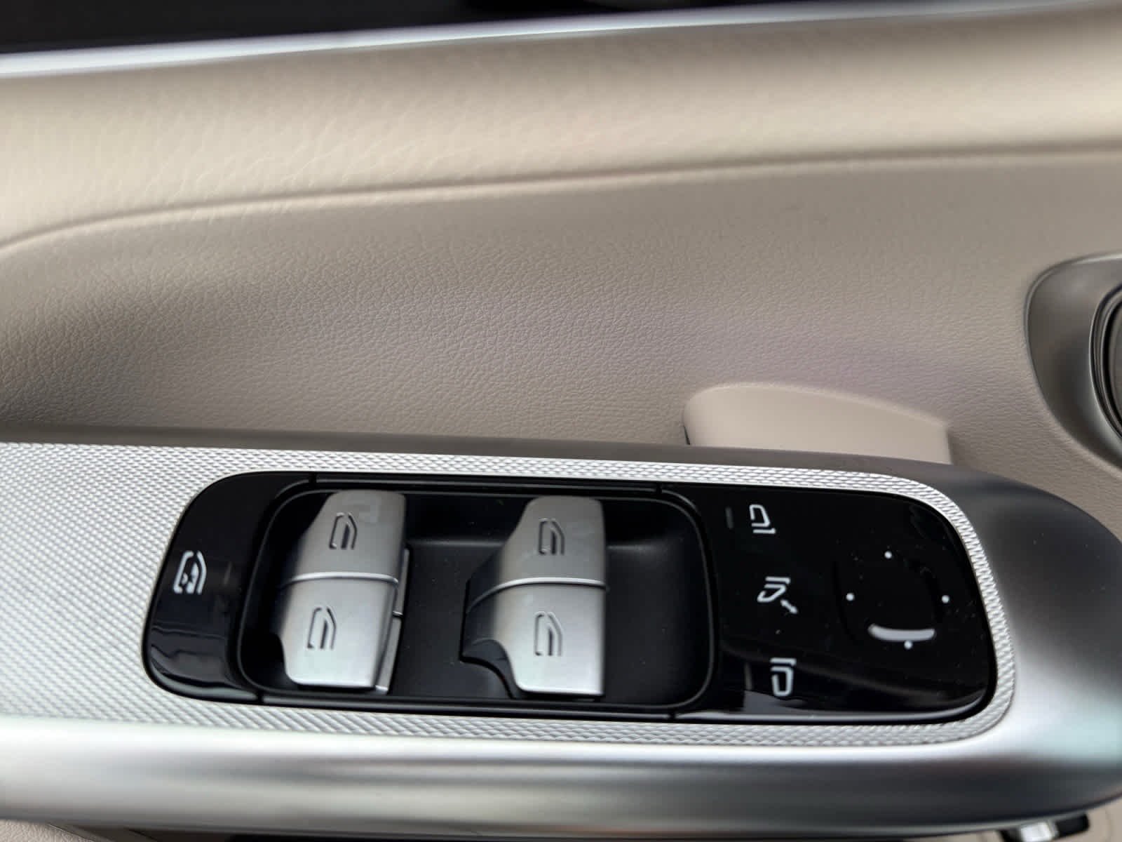 Used 2026 Polar White Mercedes-Benz GLC 300 image 25