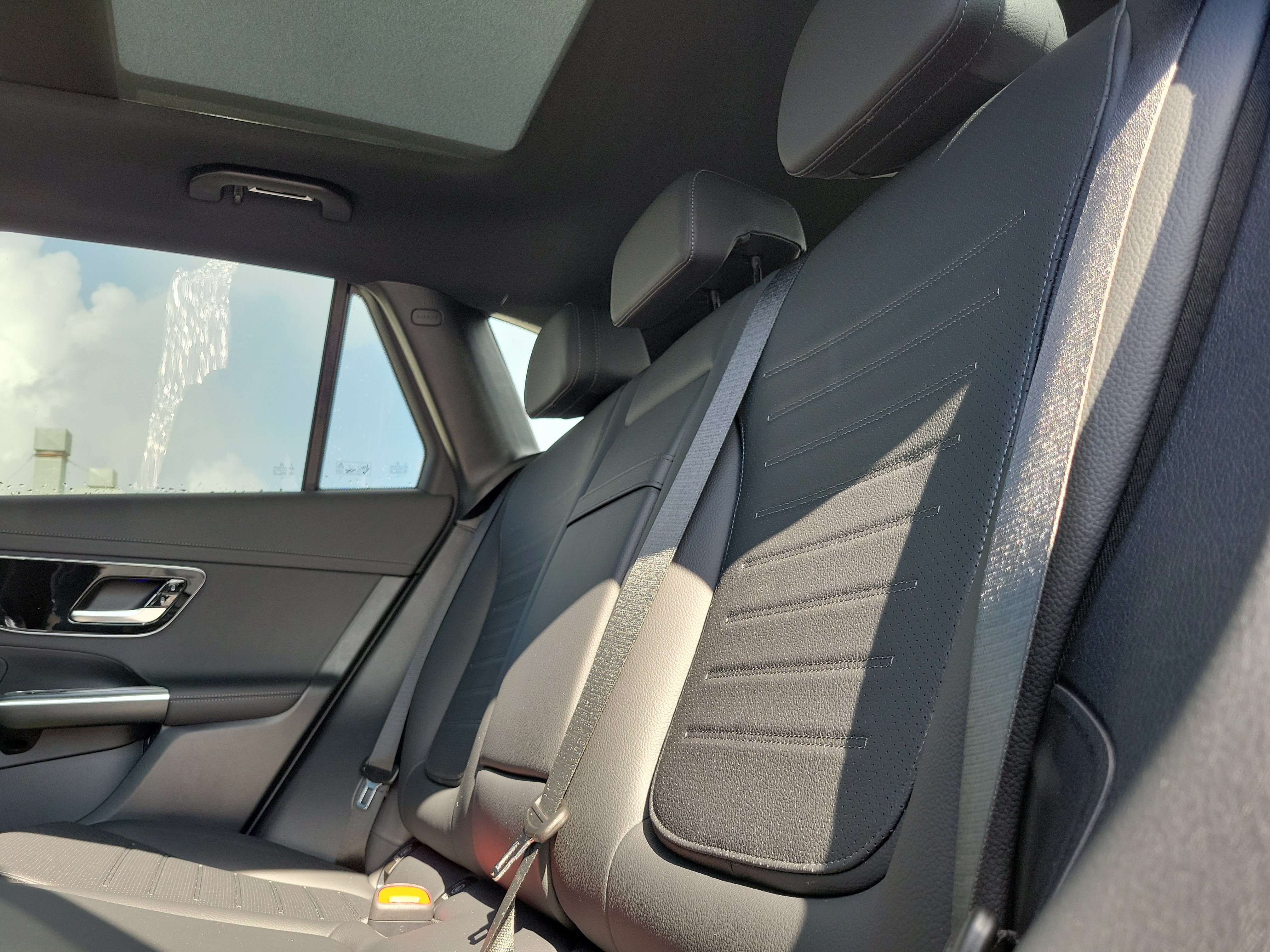 New 2026 Black Mercedes-Benz GLC 300 image 39