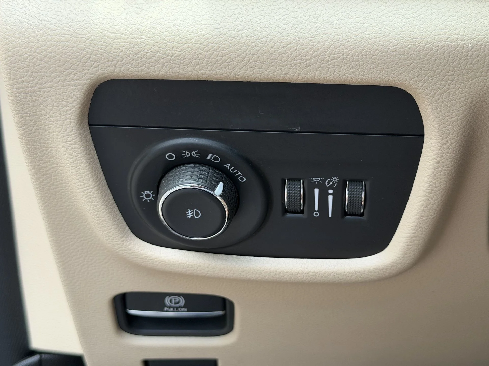 Used 2023 Metallic Jeep Limited image 8