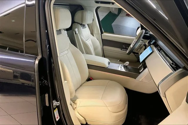 Used 2023 Blue Land Rover SV image 6
