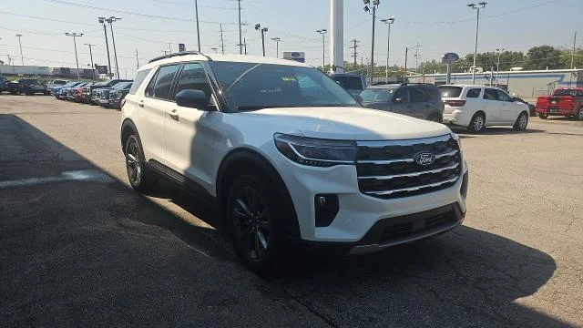 New 2027 Star White Metallic Tri-Coat Ford Active 4WD image 28