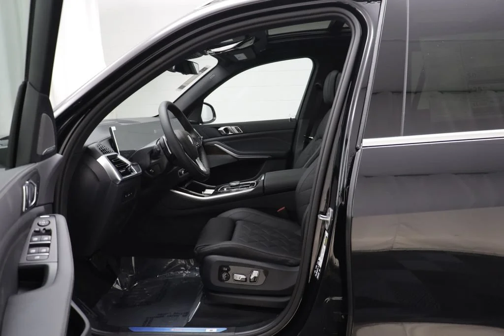 New 2026 BLACK SAPPHIRE BMW xDrive40i image 6