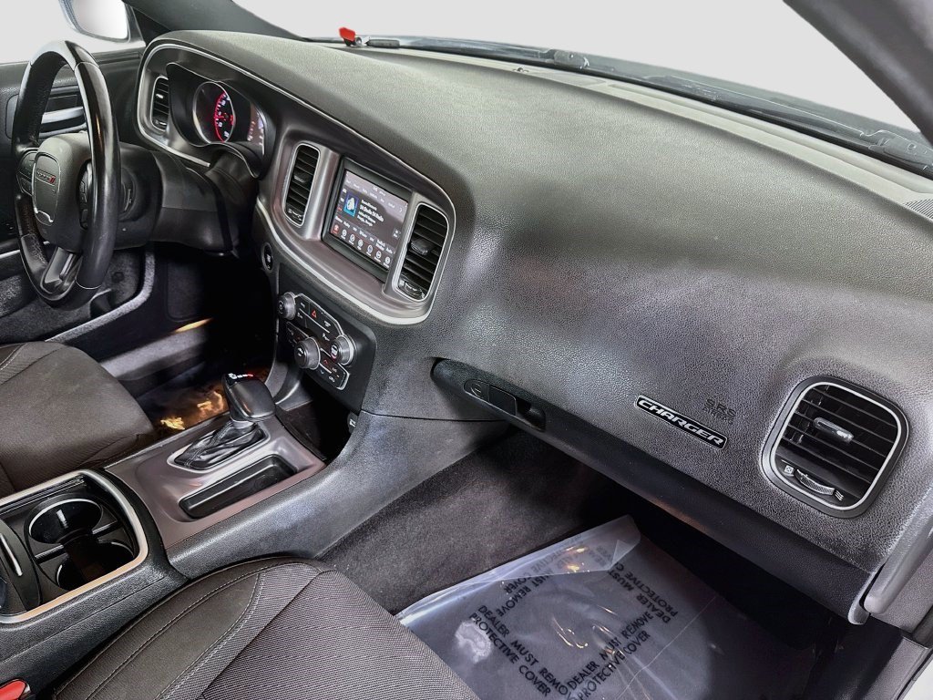 Used 2022 White Knuckle Clearcoat Dodge SXT image 24
