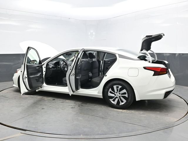 Used 2020 White Nissan 2.5 S image 50