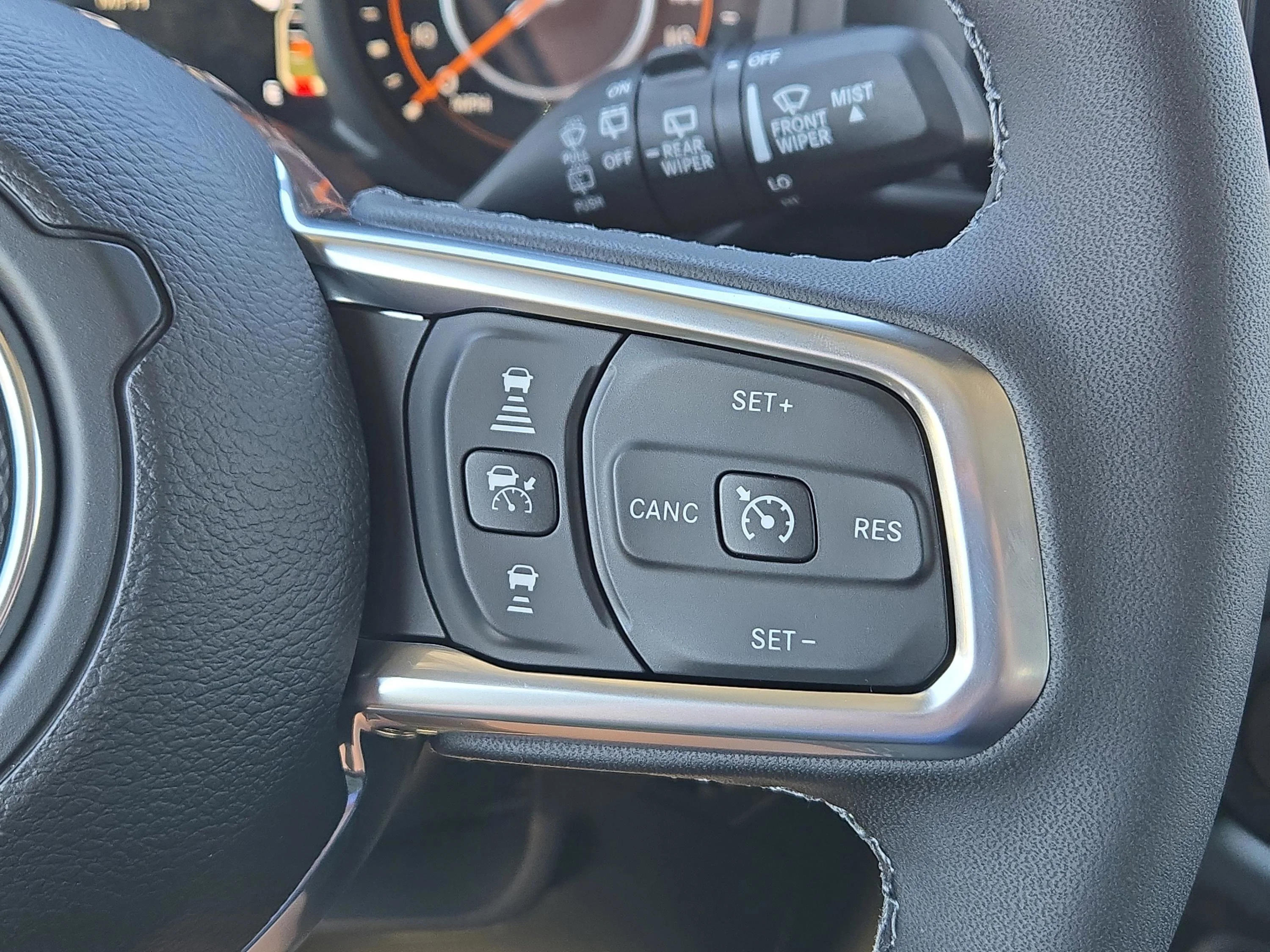 New 2026 Granite Crystal Metallic Clearcoat Jeep Sahara image 22
