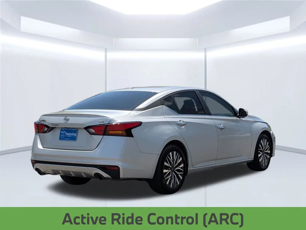 Used 2023 Silver Nissan 2.5 SV image 7