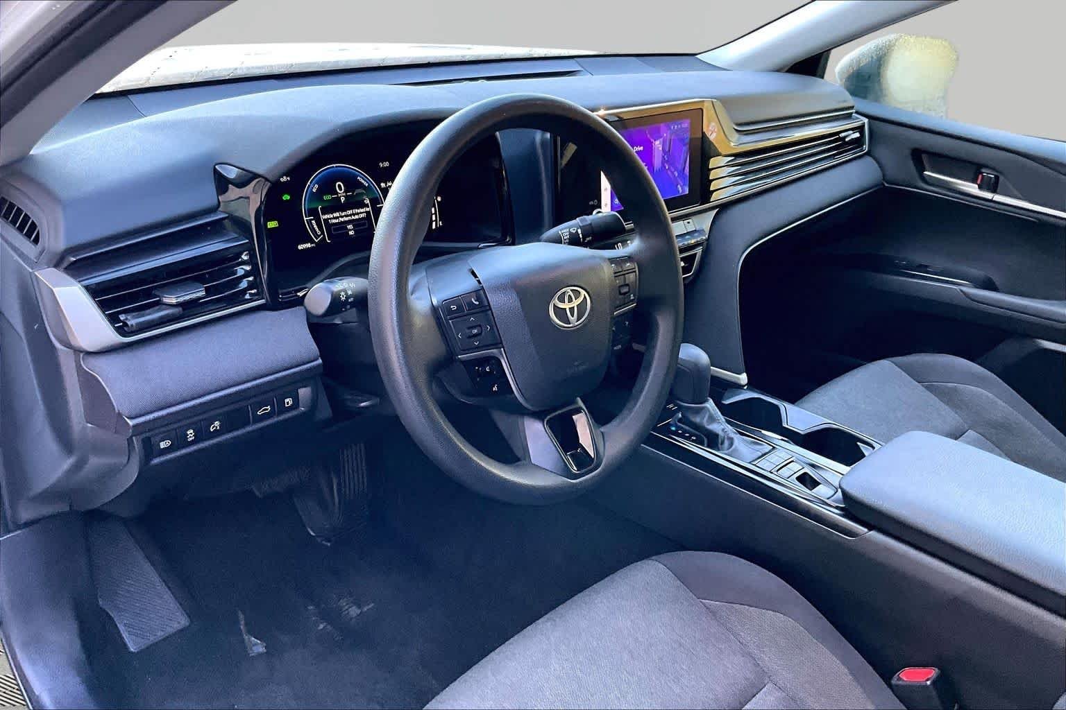 Used 2025 Ice Cap Toyota LE image 18