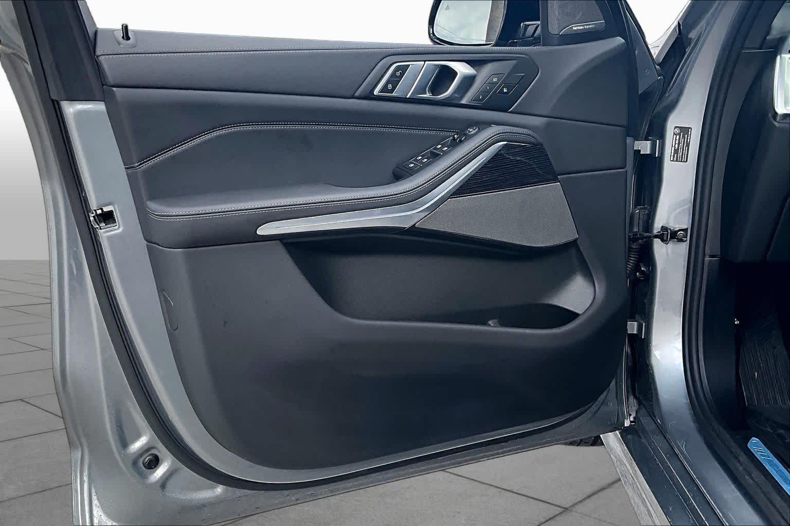 Used 2026 Skyscraper Grey Metallic BMW xDrive40i image 20