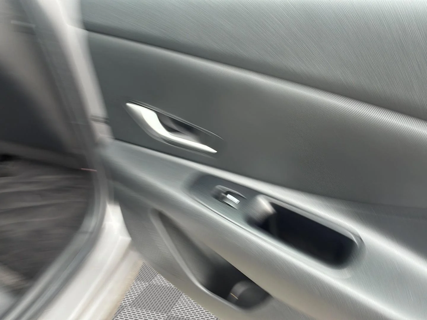 Certified Used 2024 Fluid Metal Hyundai SEL image 15