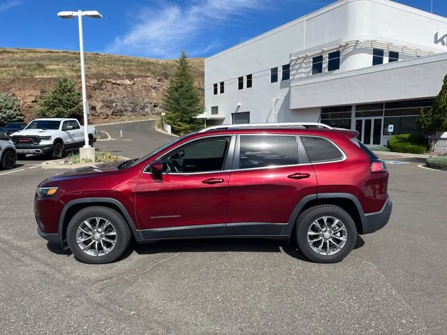 Used 2019 Velvet Red Pearlcoat Jeep Latitude Plus image 12