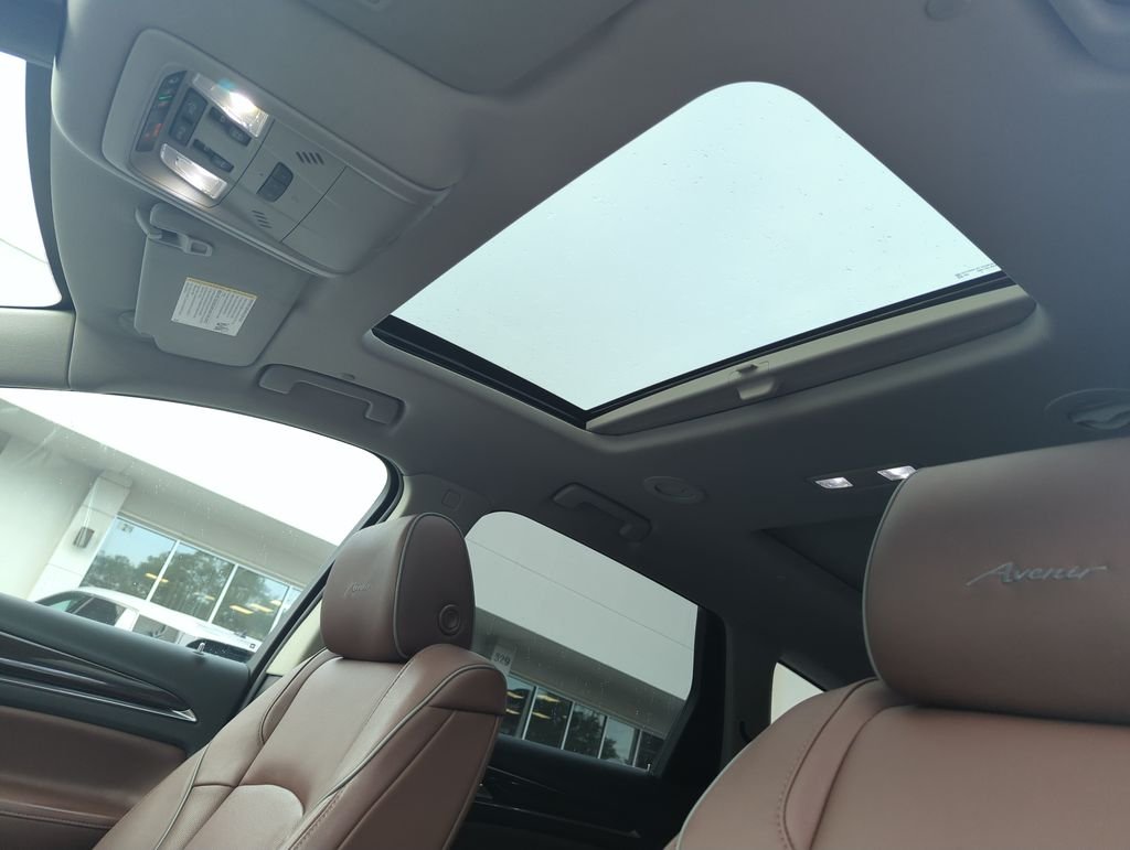 Used 2020 White Buick Avenir image 29