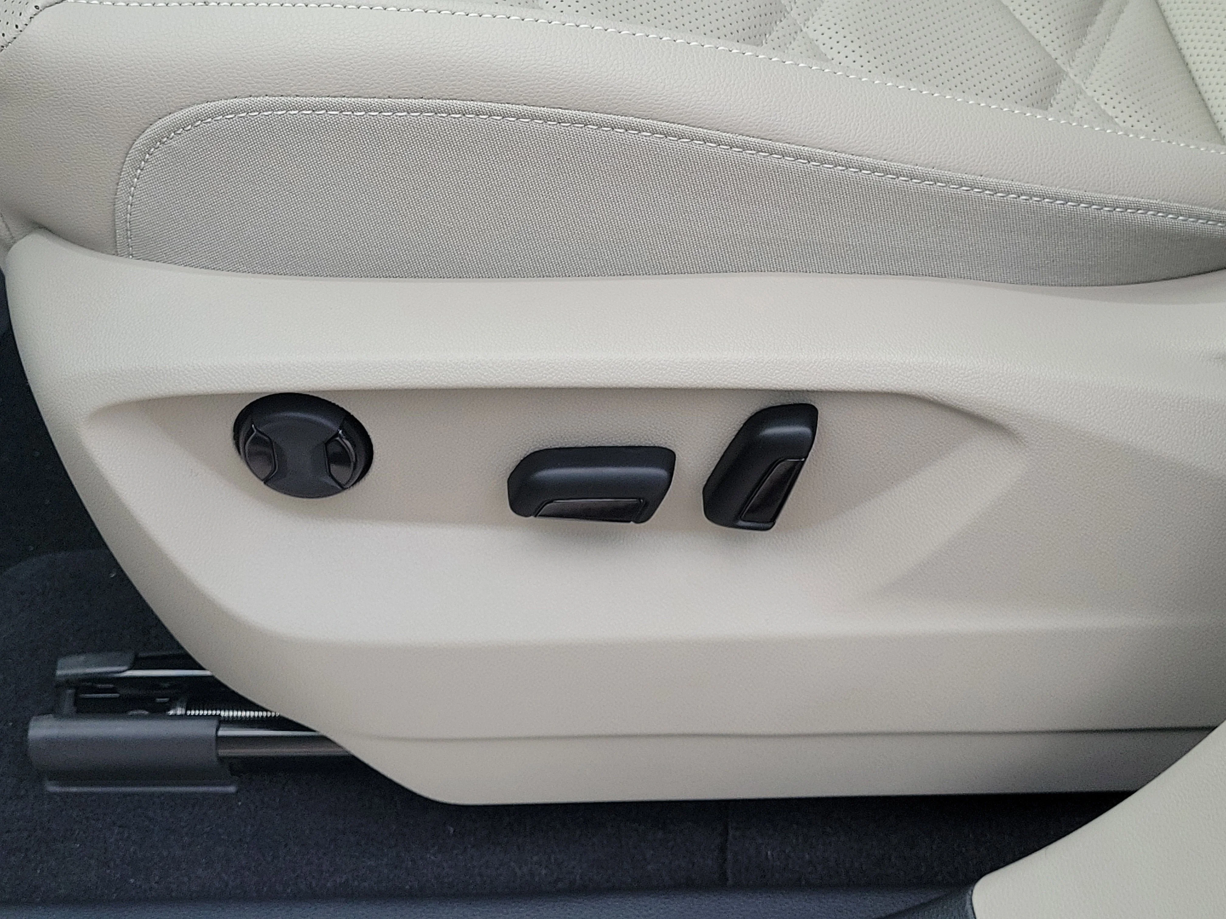 New 2026 Gray Volkswagen SE w/Technology image 17