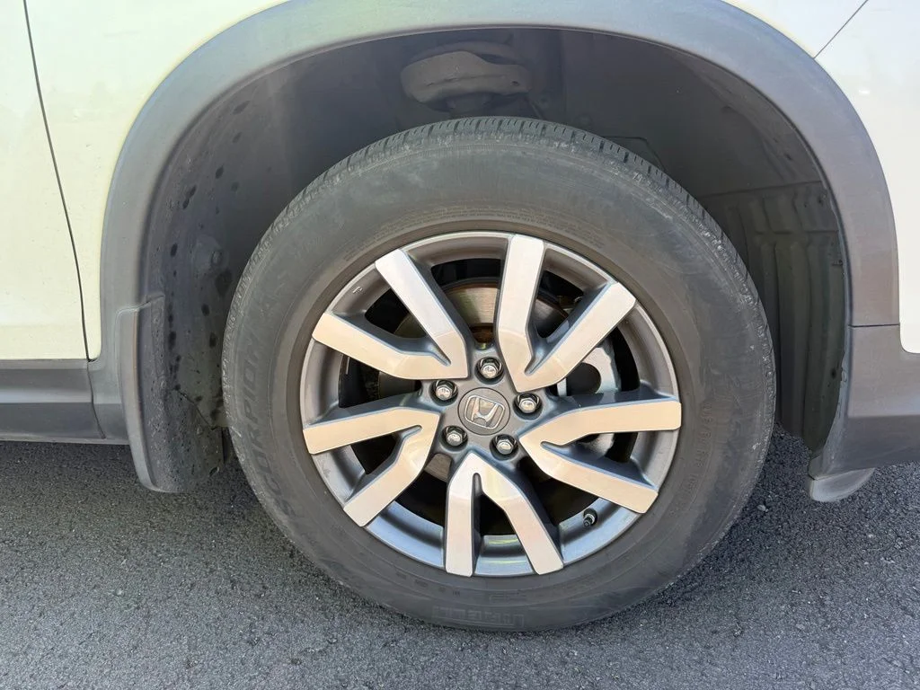 Used 2019 White Diamond Pearl Honda EX-L image 27