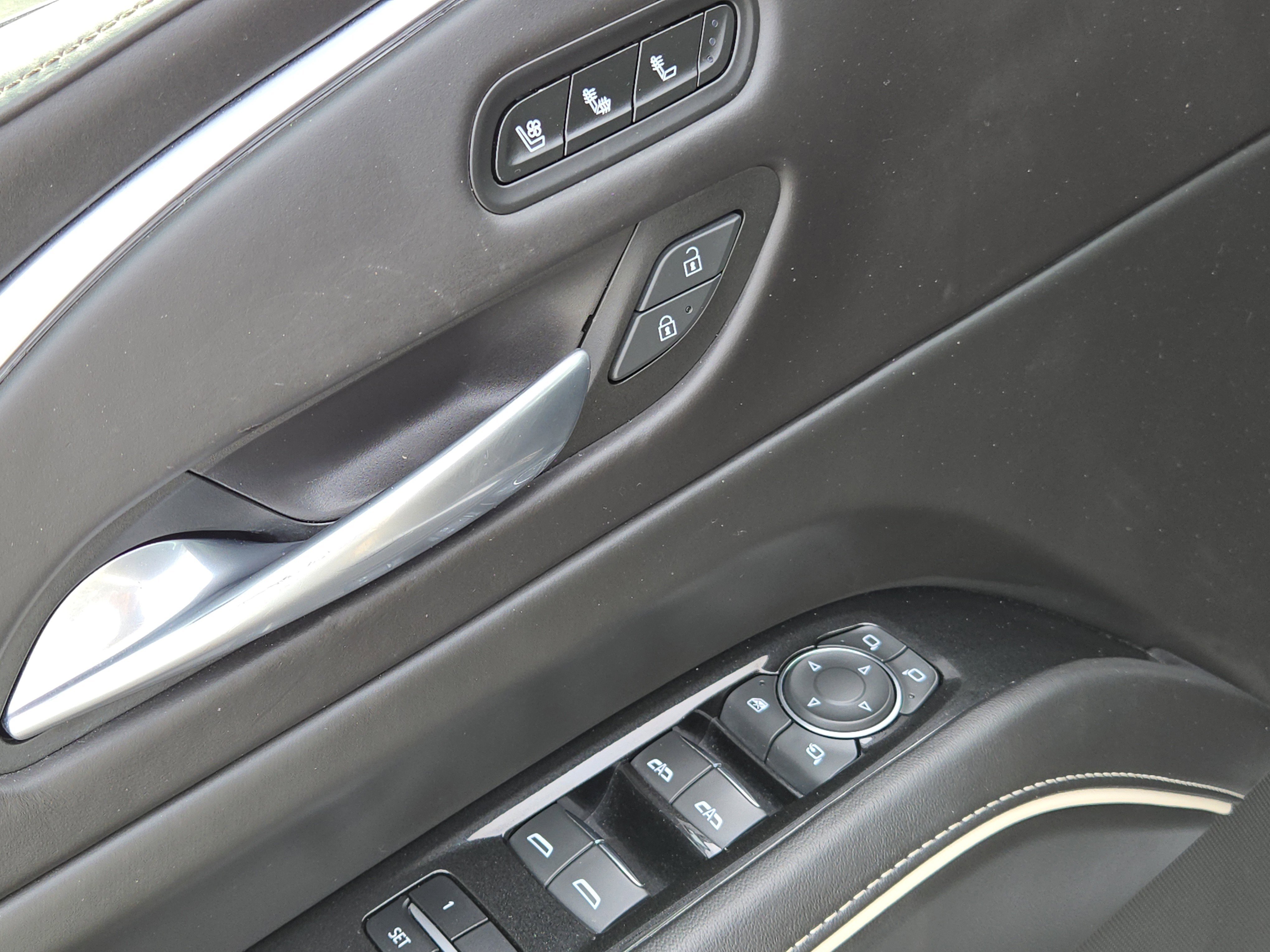 Used 2022 Crystal White Tricoat Cadillac Sport Platinum image 17