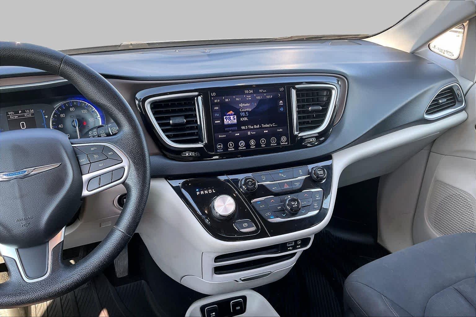 Used 2019 Billet Silver Metallic Clearcoat Chrysler Touring Plus image 7