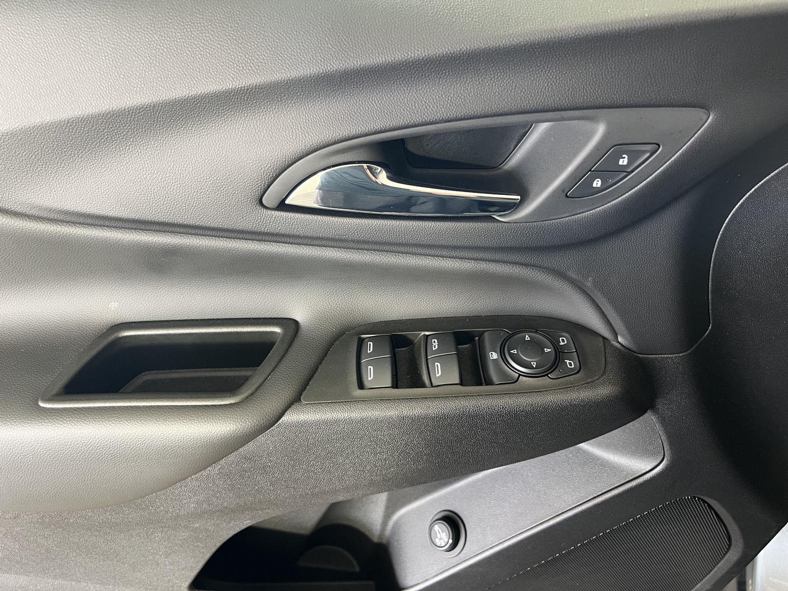 Used 2024  Chevrolet  image 6