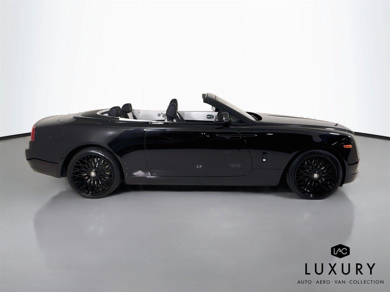 Used 2018 Obsidian Rolls-Royce  image 4