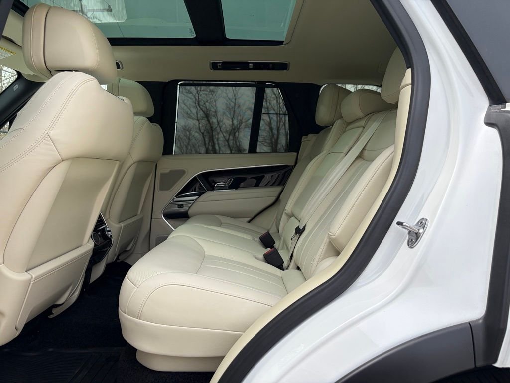 2025 Land Rover Range Rover SE - Photo 13