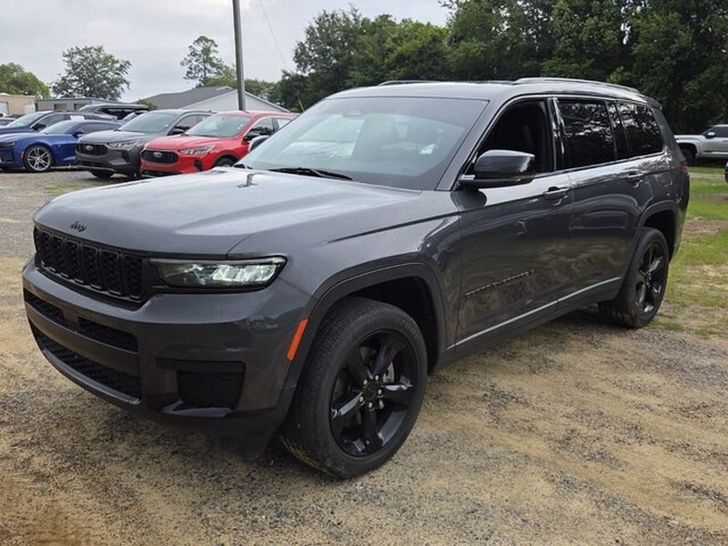 Used 2023 Metallic Jeep Altitude image 4