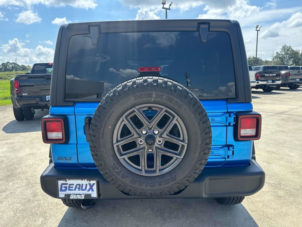 New 2027 Hydro Blue Pearlcoat Jeep Sport S image 14