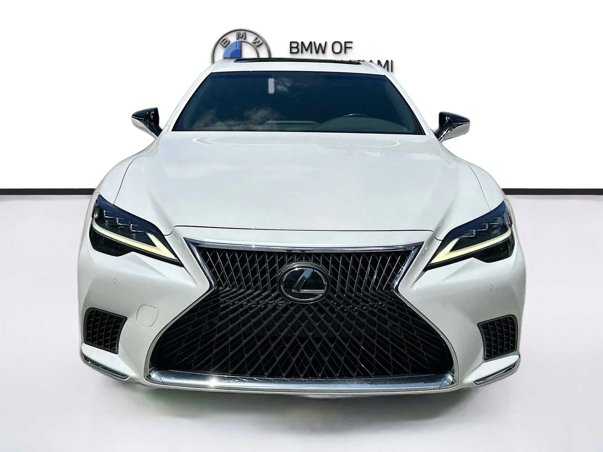 Used 2023 White Lexus 500 Base image 2