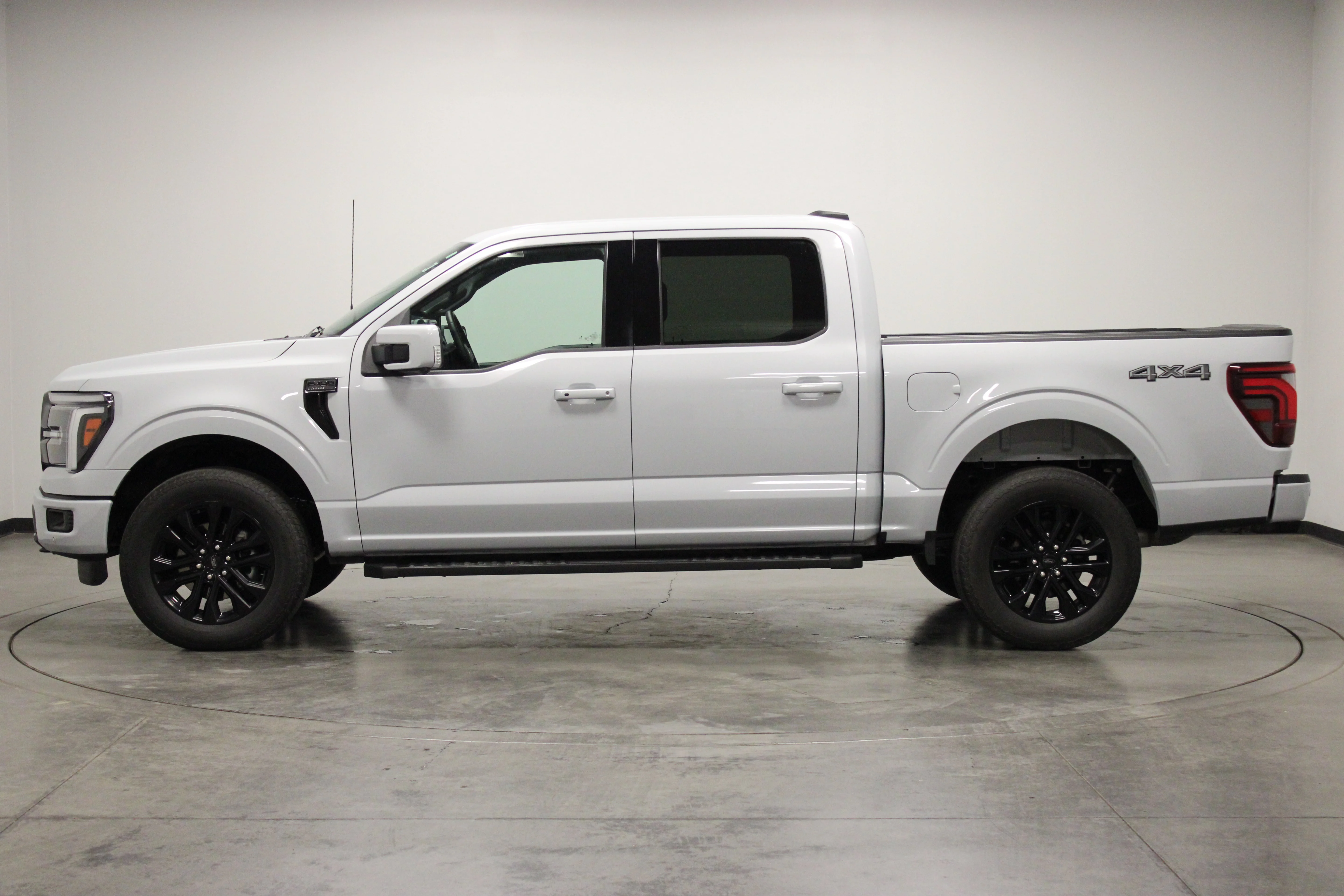 Used 2025 Space White Metallic Ford LARIAT image 6