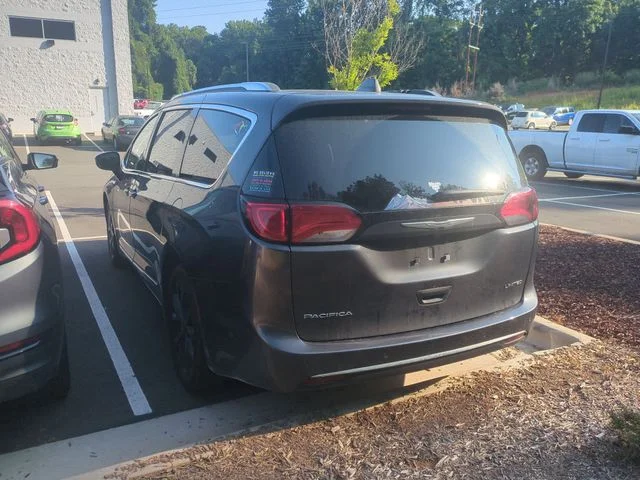 Used 2018 Gray Chrysler Limited image 12