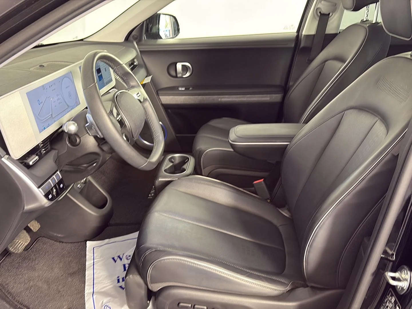 Used 2024 Abyss Black Hyundai Limited image 19
