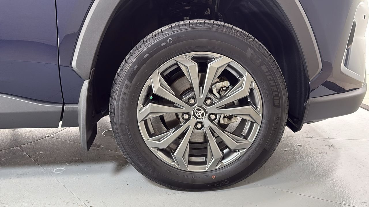 Certified Used 2025  Toyota Limited image 21