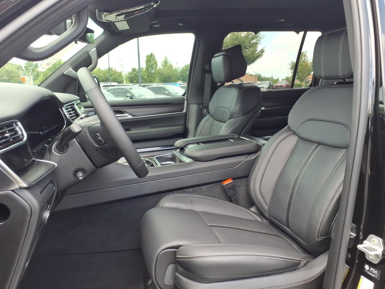 New 2026 High Gloss Black Exterior Paint Jeep Summit Obsidian image 21