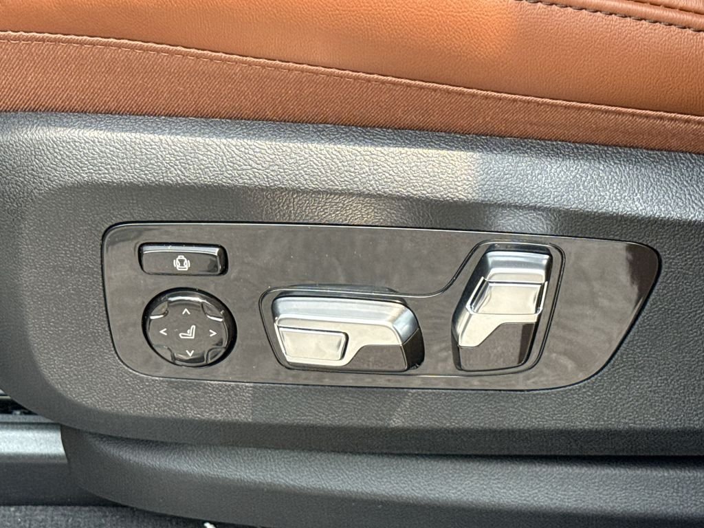 New 2026 White Metallic BMW xDrive50e image 12