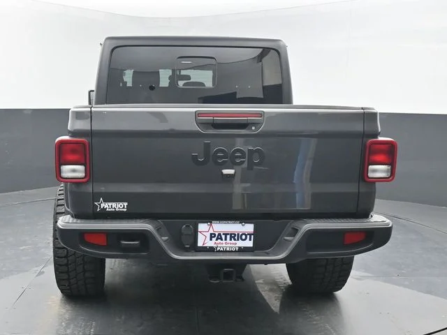 Used 2022 Gray Jeep Sport image 4