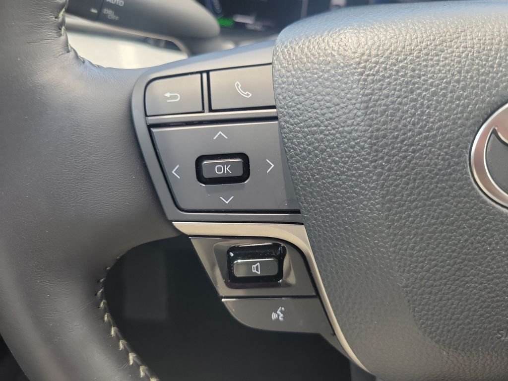 Certified Used 2025  Toyota XLE image 21