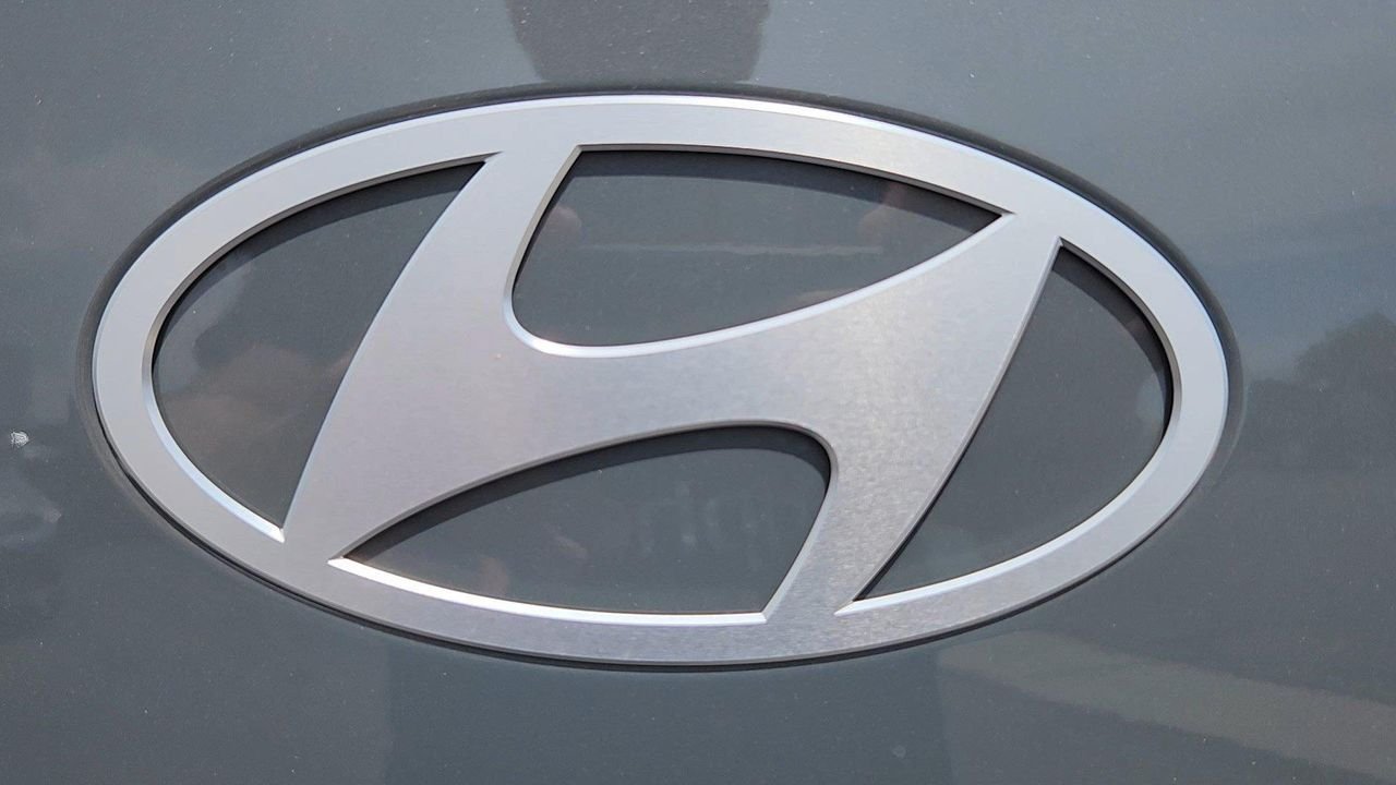 New 2026 Hampton Gray Hyundai SEL AWD image 20