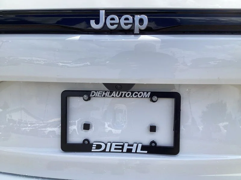 New 2026 Bright White Clear-Coat Exterior Paint Jeep Limited image 11