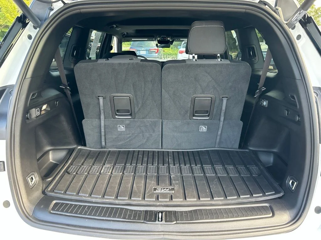 Used 2025 White Jeep Laredo image 23