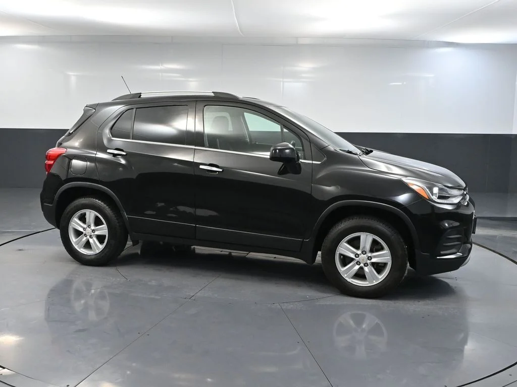 Used 2020 Black Chevrolet LT image 3