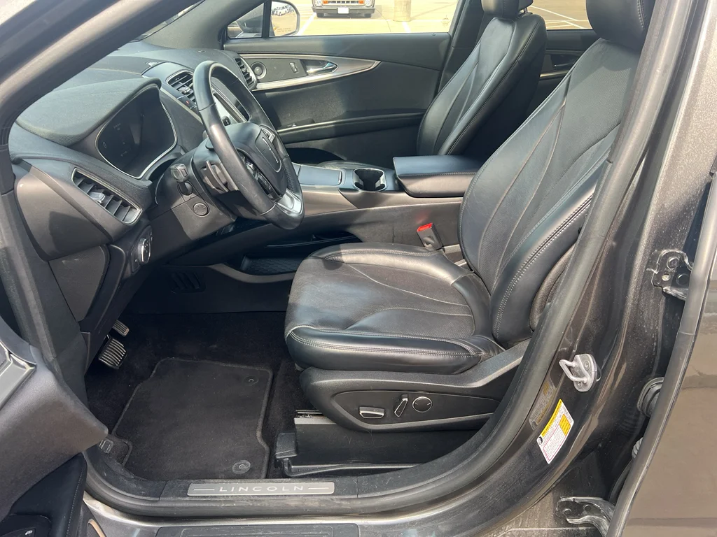 Used 2019 Magnetic Gray Metallic Lincoln Reserve image 11