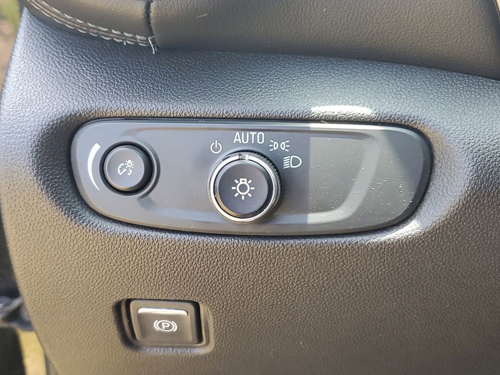 Used 2022 Black Chevrolet 2LT image 22