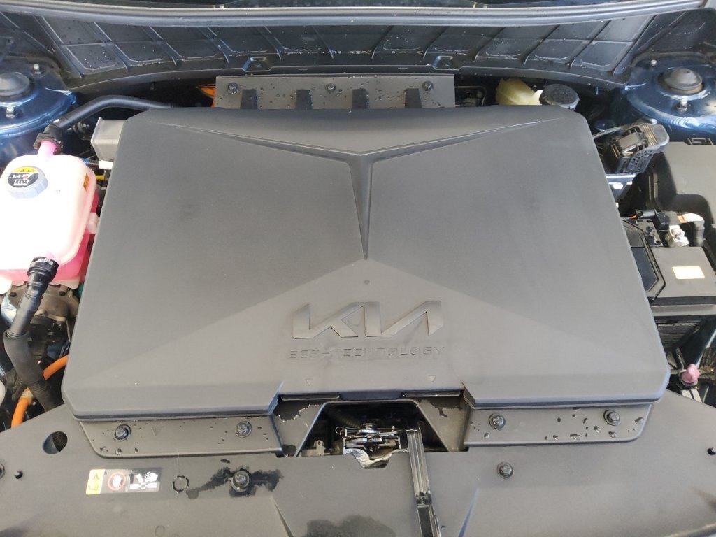 Certified Used 2025 Blue Kia Wind image 21
