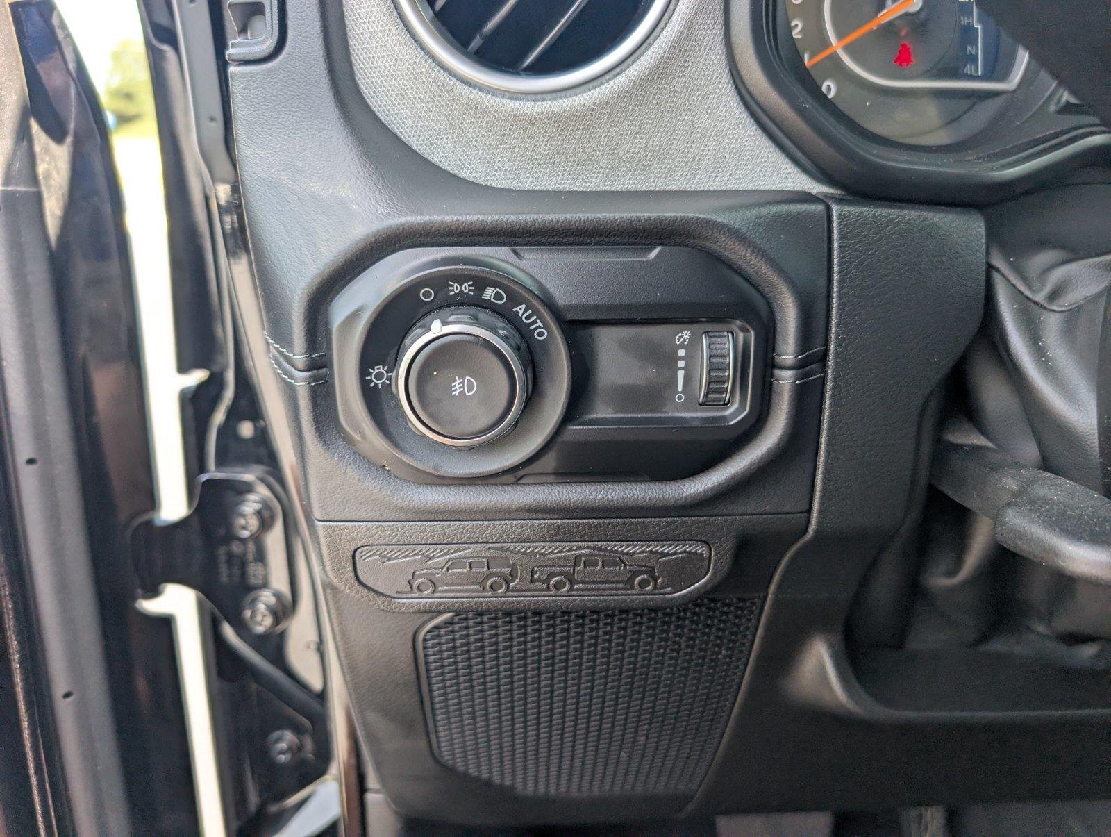 Used 2025 Black Clearcoat Jeep Sahara image 29